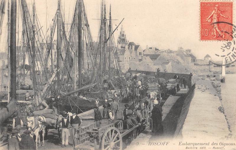 Carte postale ancienne Roscoff - Embarquement Des Oignons à Roscoff