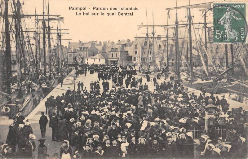 Carte postale ancienne Paimpol - Pardon Des Islandais - Le Bal Sur Le Quai Central à Paimpol