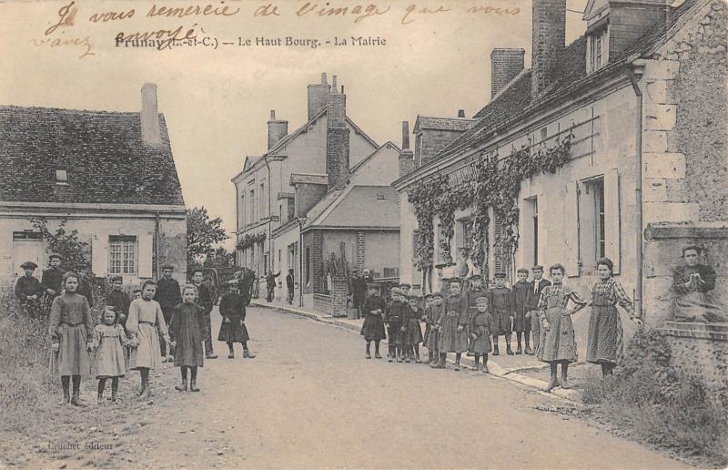 Carte postale ancienne Prunay - Le Haut Bourg - La Mairie
