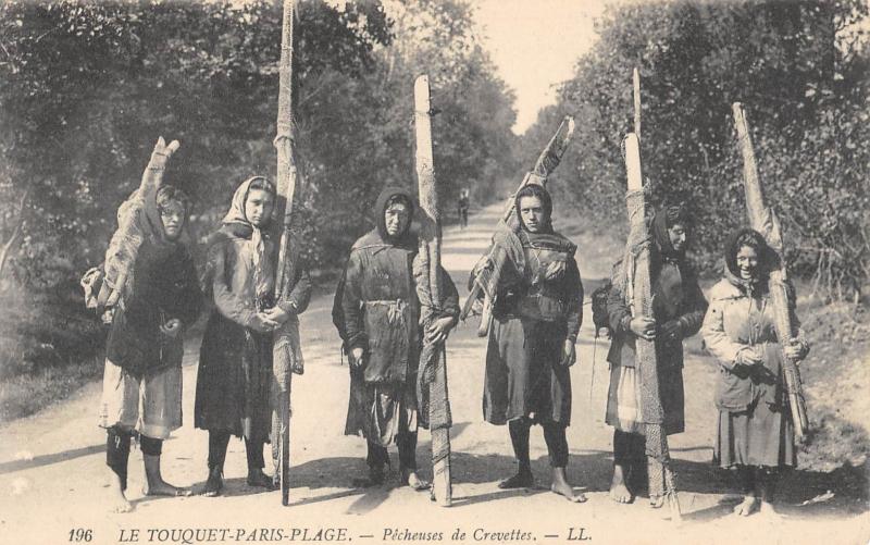 Carte postale ancienne Le Touquet Paris Plage - Pecheuses De Crevettes au Touquet-Paris-Plage
