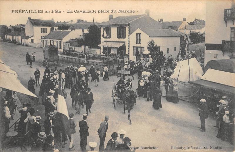 Carte postale ancienne Prefailles - La Cavalcade Place Du Marche à Préfailles