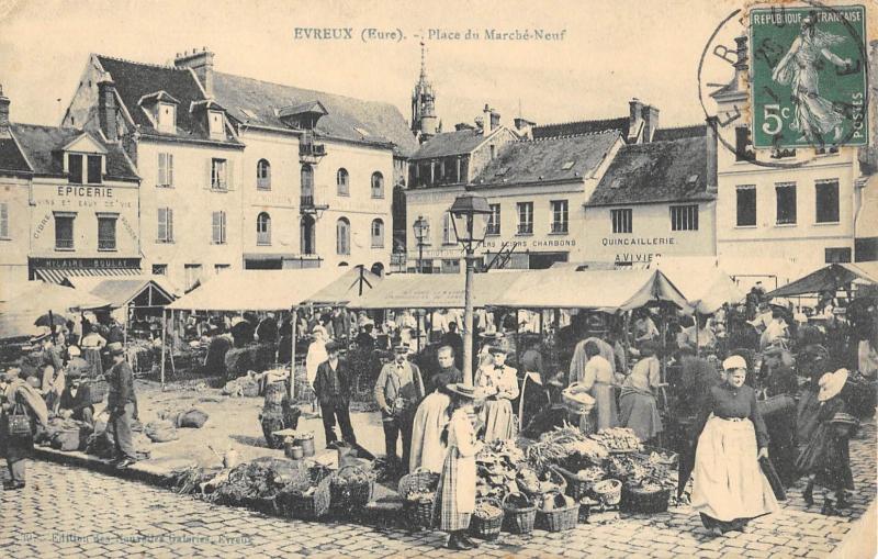 Carte postale ancienne Evreux - Place Du Marche Neuf à Évreux