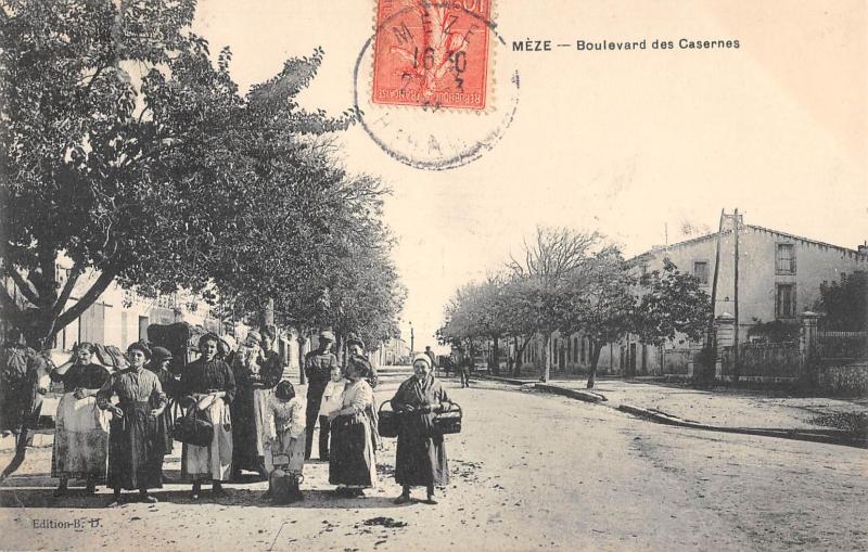 Carte postale ancienne Meze - Boulevard Des Casernes à Mèze