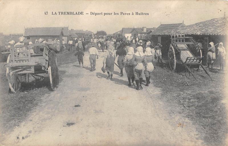 Carte postale ancienne La Tremblade - Depart Pour Les Parcs A Huitres à La Tremblade