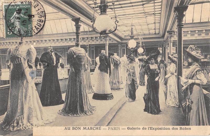 Carte postale ancienne Paris - Au Bon Marche - Galerie De L'Exposition Des Robes à Paris