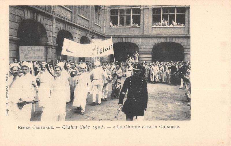 Carte postale ancienne Paris - Ecole Centrale - Chahut Cube 1905 - La Chimie C'Est La Cuisine à Paris