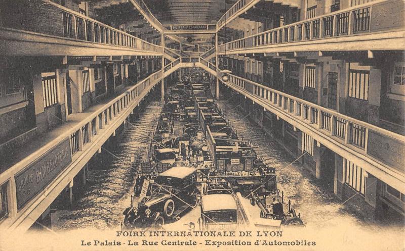Carte postale ancienne Foire Internationale De Lyon - Le Palais - Exposition Automobile