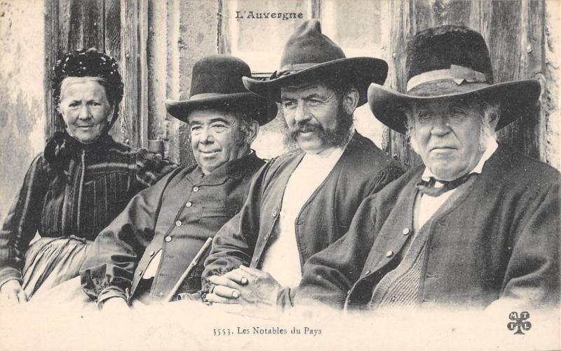 Carte postale ancienne Auvergne - Les Notables Du Pays