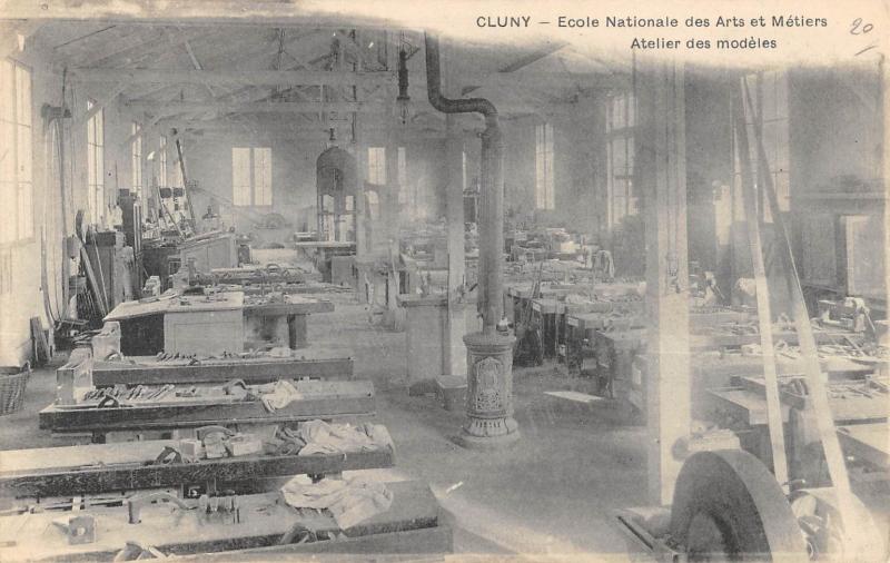 Carte postale ancienne Cluny - Ecole Nationale Des Arts Et Metiers - Atelier Des Modeles à Cluny