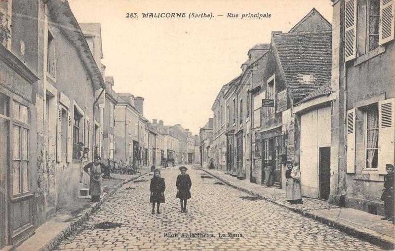 Carte postale ancienne Malicorne - Rue Principale