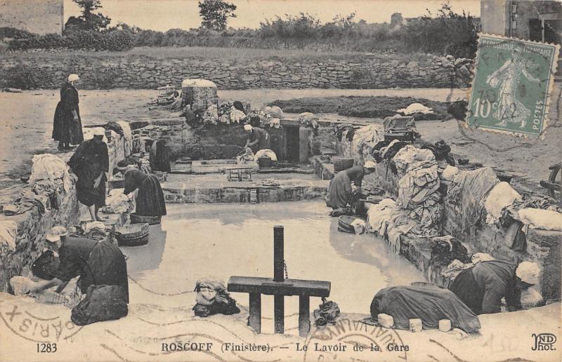 Carte postale ancienne Roscoff - Le Lavoir De La Gare à Roscoff