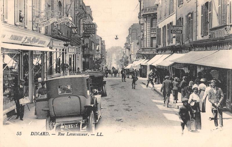 Carte postale ancienne Dinard - Rue Levavasseur à Dinard