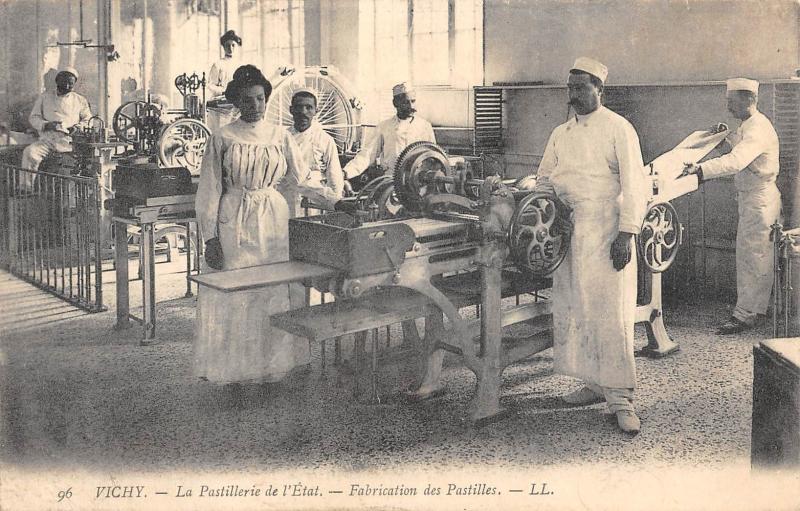 Carte postale ancienne Vichy - La Pastillerie De L'Etat - Fabrication Des Pastilles à Vichy
