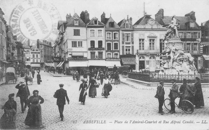 Carte postale ancienne Abbeville - Place De L'Amiral Courbet Et Rue Alfred Cendie à Abbeville