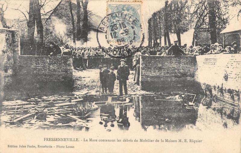 Carte postale ancienne Fressenneville - La Mare Contenant Le Mobilier De La Maison Riquier à Fressenneville