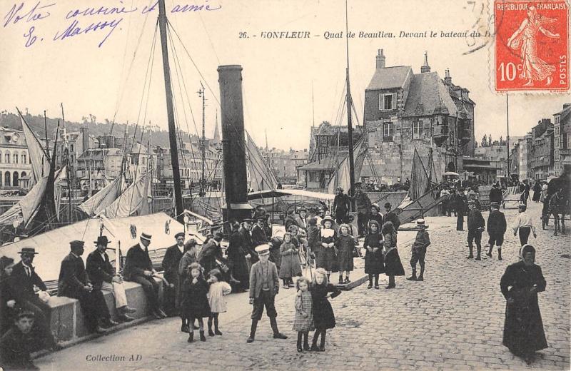 Carte postale ancienne Honfleur - Quai De Beaulieu - Devant Le Bateau à Honfleur