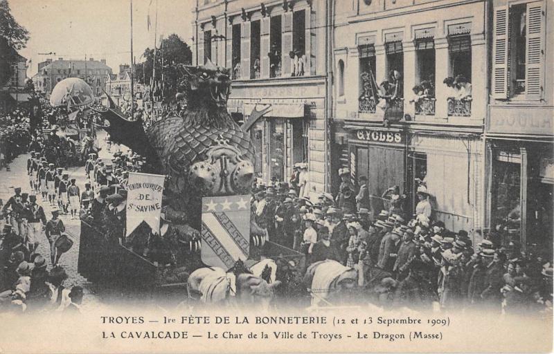 Carte postale ancienne Troyes - 1ere Fete De La Bonneterie 1909 - La Cavalcade - Le Char De La V à Troyes