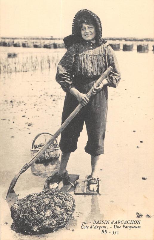 Carte postale ancienne Bassin D'Arcachon - Une Parqueuse à Arcachon