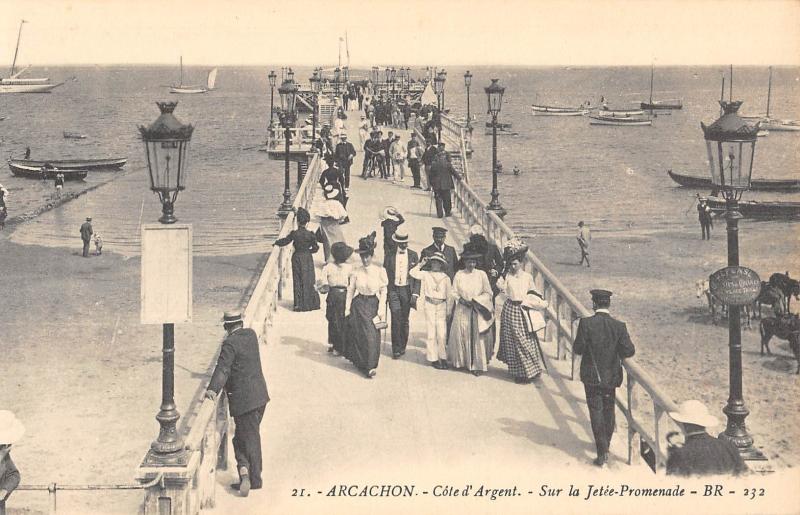 Carte postale ancienne Arcachon - Sur La Jette Promenade à Arcachon