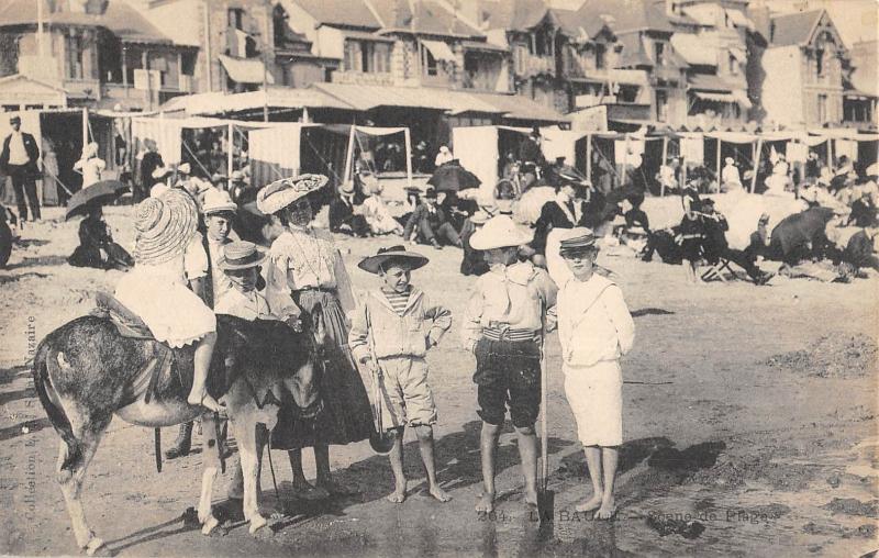 Carte postale ancienne La Baule - Scene De Plage