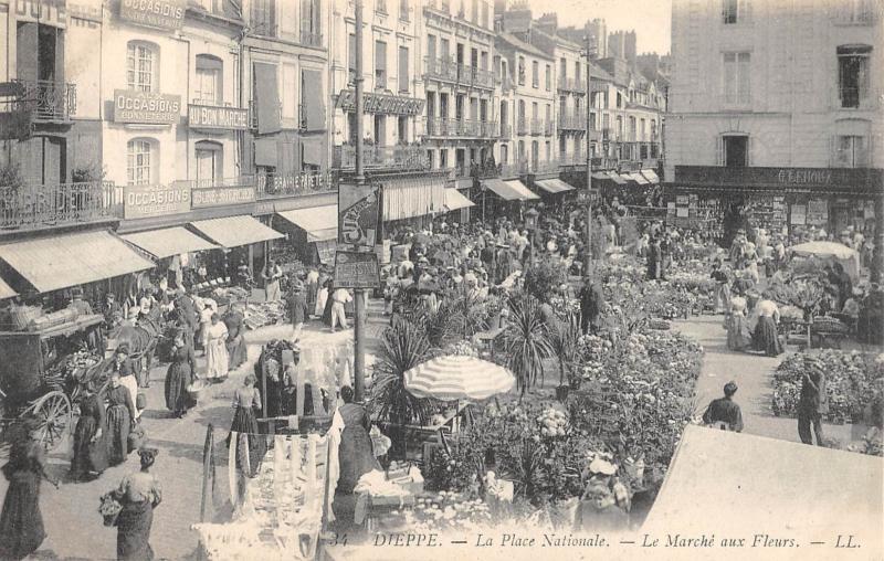 Carte postale ancienne Dieppe - La Place Nationale - Marche Aux Fleurs à Dieppe