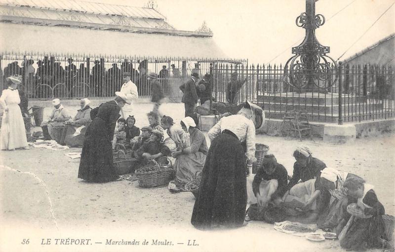 Carte postale ancienne Le Treport - Marchandes De Moules au Tréport