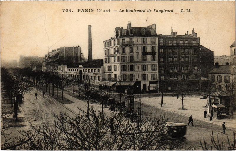 Carte postale ancienne Le Boulevard de Vaugirard à Paris 15e