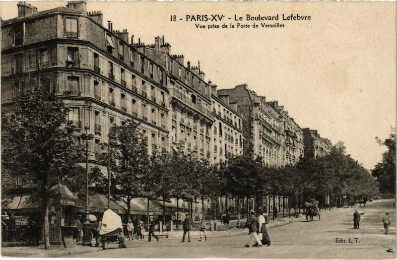 Carte postale ancienne Le Boulevard Lefebvre - Vue prise de la Porte de Versailles à Paris 15e