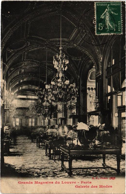 Carte postale ancienne Paris 1e Gds Magasins du Louvre Galerie des Modes à Paris 1er