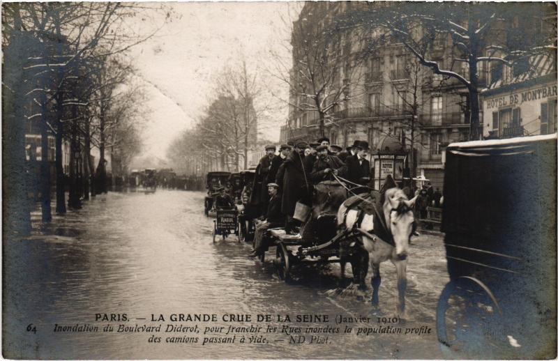 Carte postale ancienne La grande crue de la Seine (Janvier 1910) - Inondation du Boulevard Diderot à Paris 12e