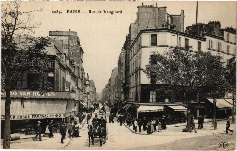 Carte postale ancienne Rue de Vaugirard à Paris 15e