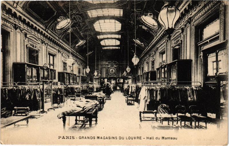 Carte postale ancienne Paris 1e Gds Magasins du Louvre Hall du Manteau à Paris 1er