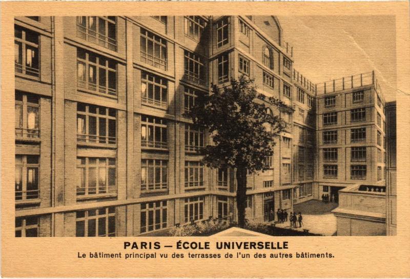Carte postale ancienne Ecole Universelle - Le bâtiment principal vu des terrasses de l'un des autres bâtiments à Paris 16e