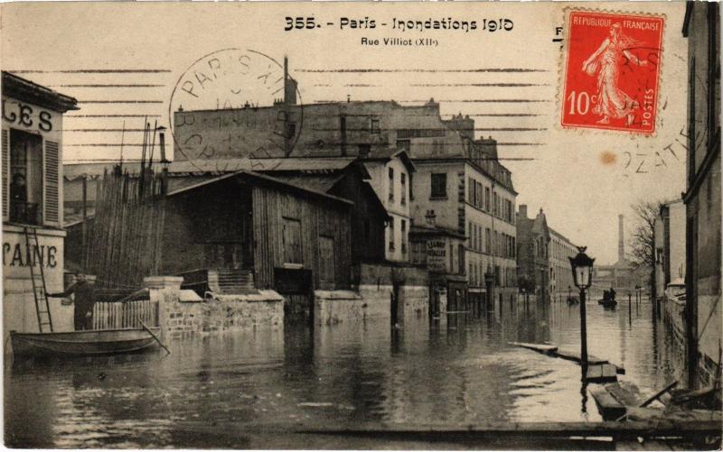 Carte postale ancienne Inondations 1910 - Rue Villiot à Paris 12e