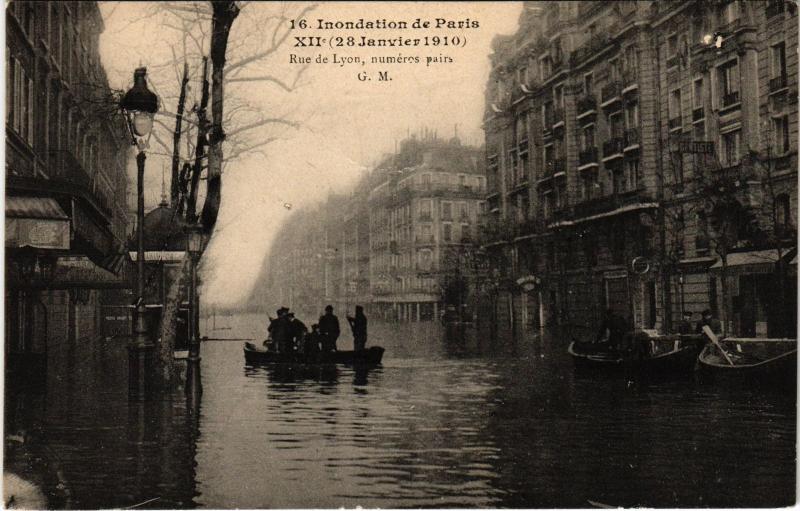 Carte postale ancienne Inondation de Paris (28 Janvier 1910) - Rue de Lyon, numéros pairs à Paris 12e