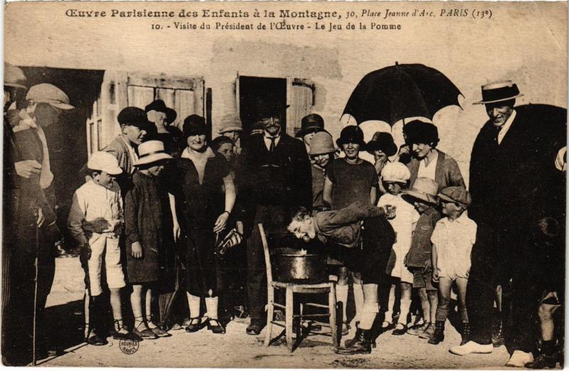 Carte postale ancienne Paris 13e 30, Place Jeanne d'Arc visite du président de l'Oeuvre à Paris 13e