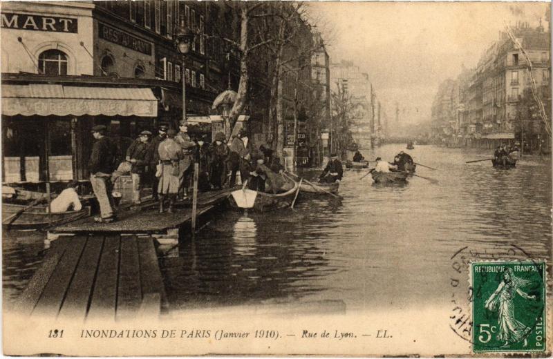 Carte postale ancienne Inondations de Paris (Janvier 1910) - Rue de Lyon à Paris 12e