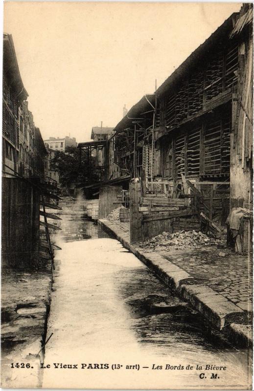 Carte postale ancienne Paris 13e Bords de la Bievre à Paris 13e