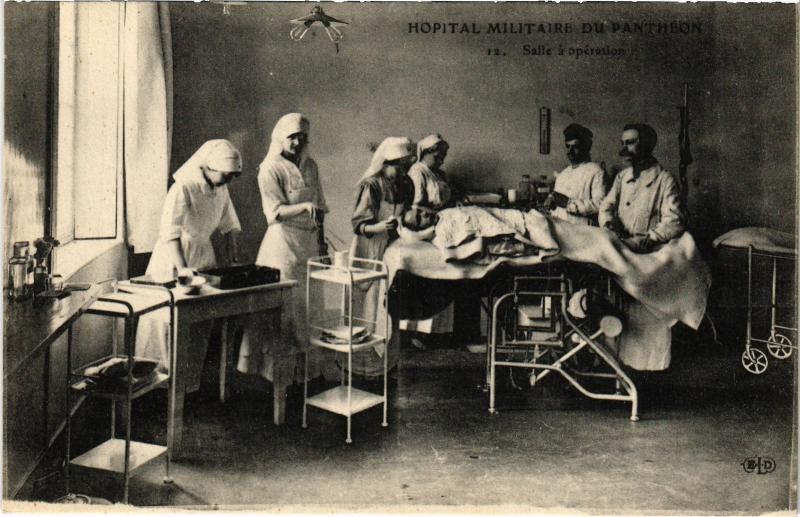 Carte postale ancienne Paris 5e Hopital militaire du Panthéon Salle a opération à Paris 5e