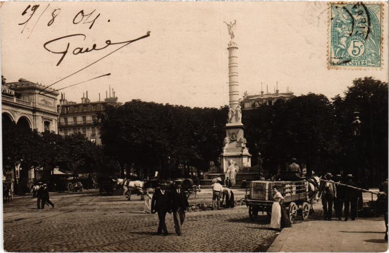 Carte postale ancienne Paris 4e Fontaine de le Victoire Colonne Palmier à Paris 4e