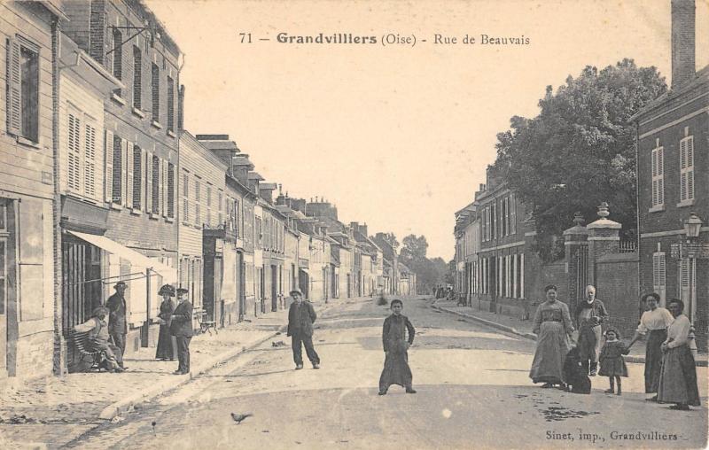 Carte postale ancienne Grandvilliers - Rue De Beauvais à Grandvilliers
