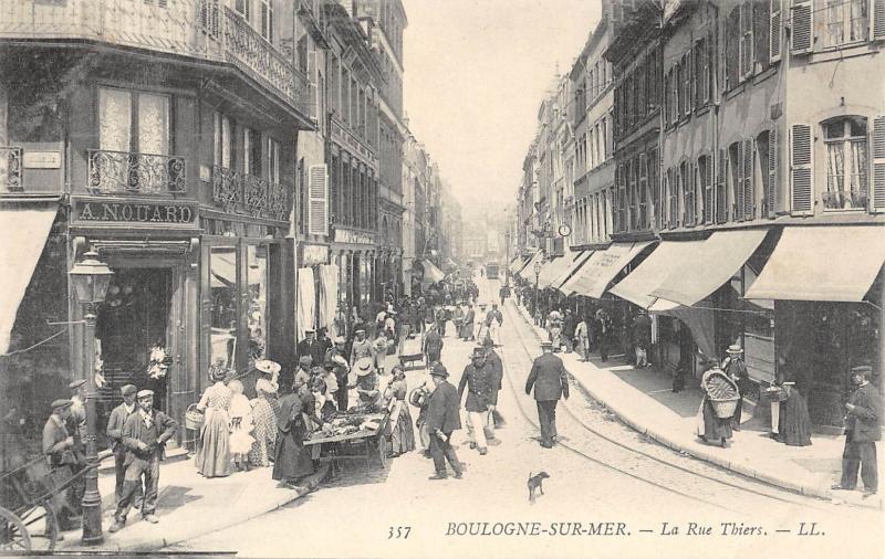 Carte postale ancienne Boulogne Sur Mer - La Rue Thiers à Boulogne-sur-Mer