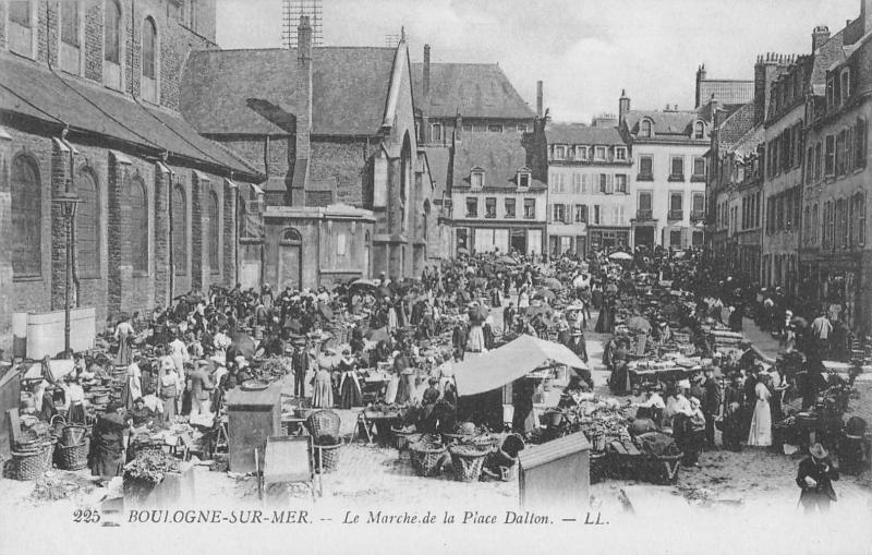 Carte postale ancienne Boulogne Sur Mer - Le Marche De La Place Dalton à Boulogne-sur-Mer