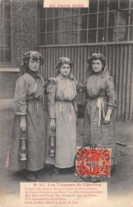 Carte postale ancienne Au Pays Noir - Trieuses De Charbon