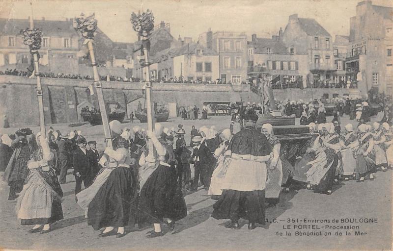 Carte postale ancienne Le Portel - Procession De La Benediction De La Mer au Portel