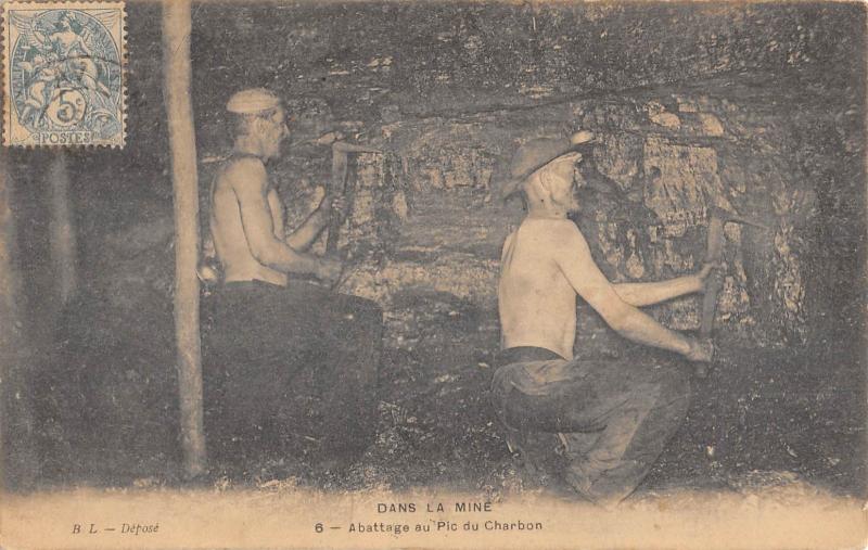 Carte postale ancienne Dans La Mine - Abattage Au Pic Du Charbon