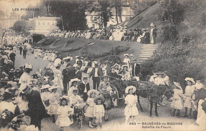 Carte postale ancienne Bagneres De Bigorre - Bataille De Fleurs à Bagnères-de-Bigorre