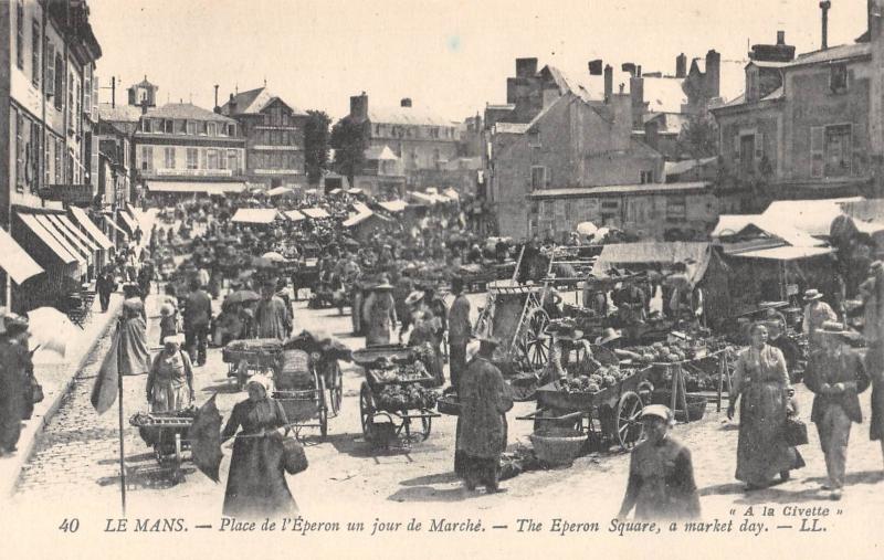 Carte postale ancienne Le Mans - Place De L'Eperon Un Jour De Marche au Mans