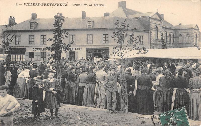 Carte postale ancienne Villers Bretonneux - Place De La Mairie à Villers-Bretonneux