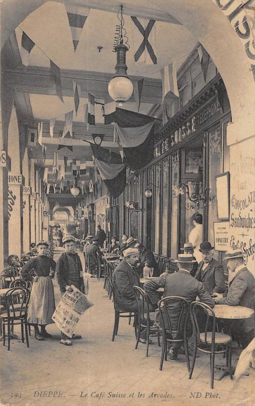 Carte postale ancienne Dieppe - Le Cafe Suisse Et Les Arcades à Dieppe